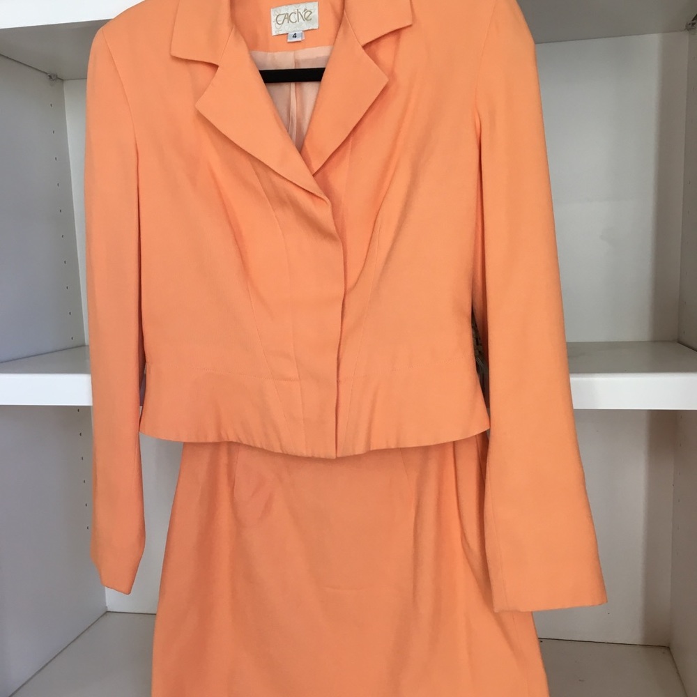 Cache blazer and skirt set